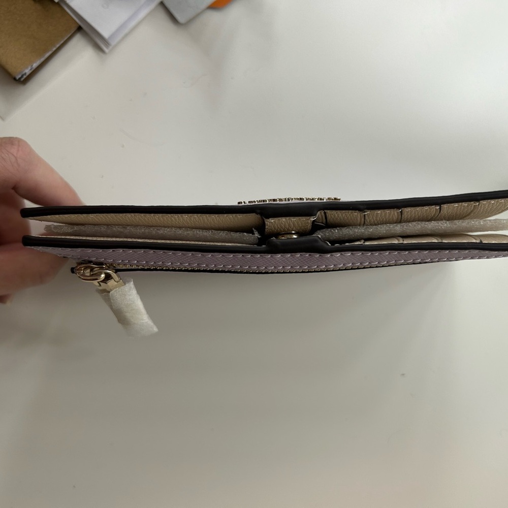 NWOT Kate Spade Wallet Brand New Condition - Picture 5 of 16